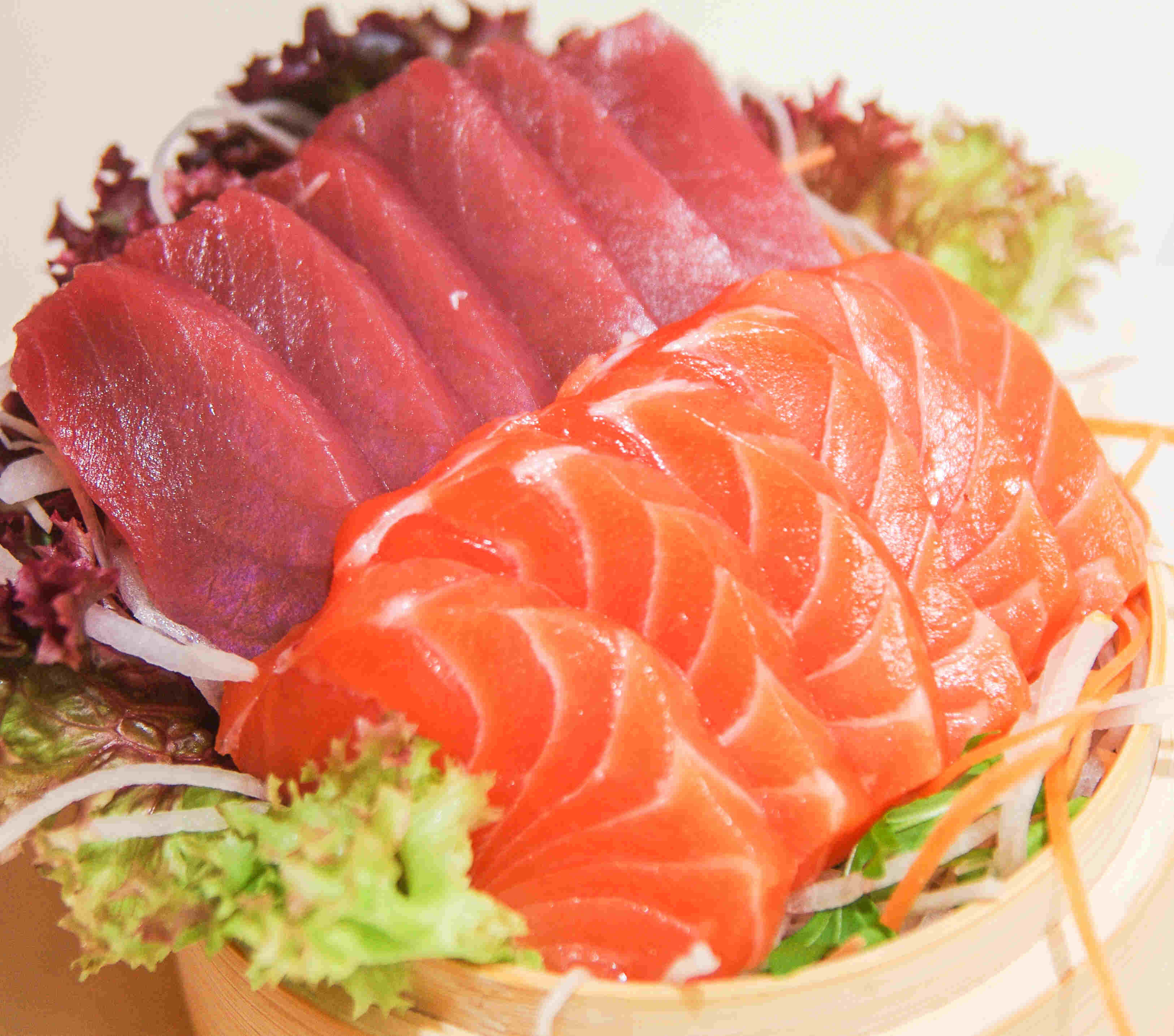 Sake und Tuna Sashimi  (9 Stück)